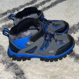 Boys hiking boots, size 37